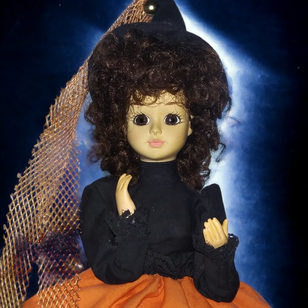 Vtg Brinns Musical Witch October Halloween Rotating Figurine in Bat Skirt 1988